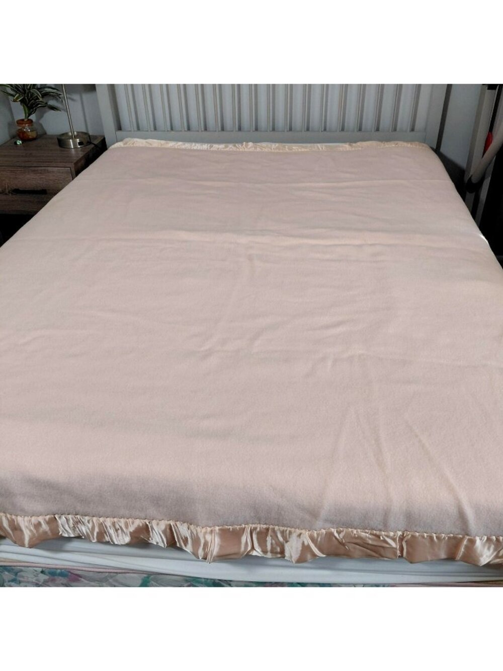 Vint Fieldcrest Blanket Throw 85x89 Pink Satin Trim Touch Class Acrylic Thick